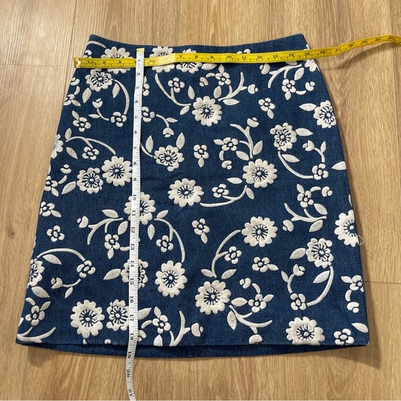 Boden Floral Embroidered Denim Mini Skirt Women’s Size 4R - Picture 6 of 8